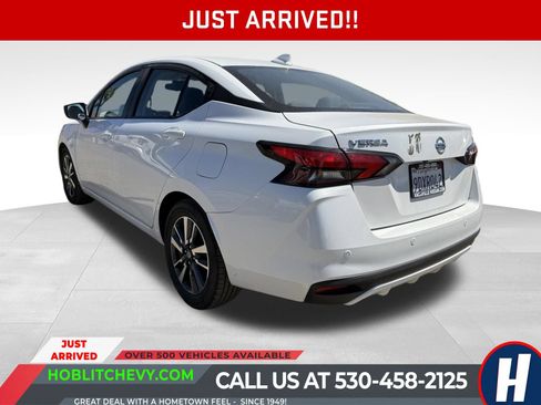 Used 2022 Nissan Versa SV FWD image 3