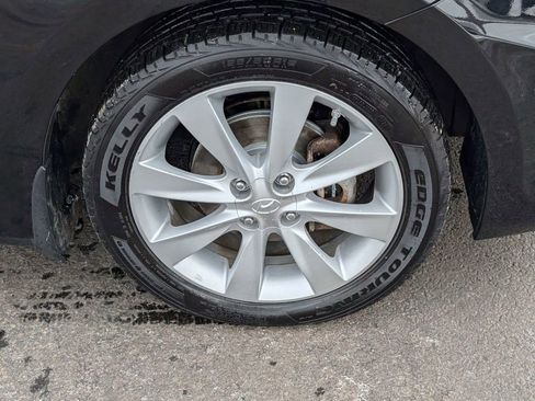 Used 2013 Hyundai Accent SE image 15