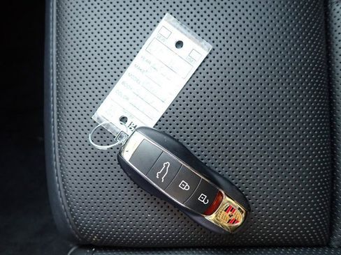 Used 2022 Porsche Macan image 30