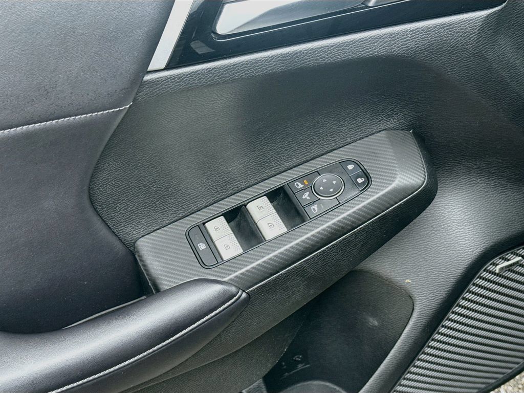 Used 2025 Mitsubishi Outlander SE FWD image 19