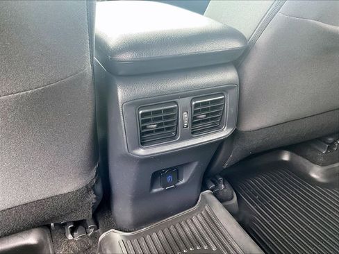 Used 2024 Toyota RAV4 LE AWD/4WD image 28