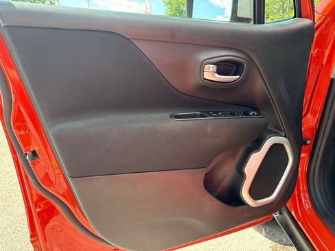 Used 2021 Jeep Renegade Latitude AWD/4WD image 21