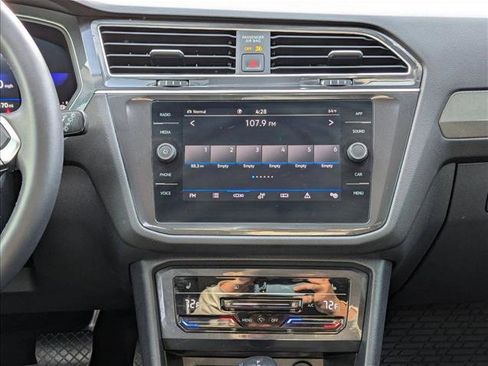 Used 2022 Volkswagen Tiguan SE AWD/4WD image 14