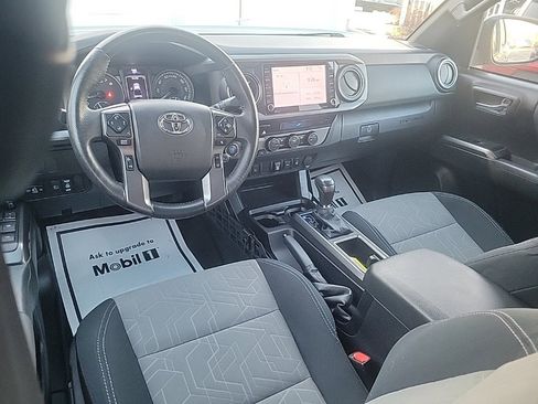 Used 2022 Toyota Tacoma TRD Off-Road image 9