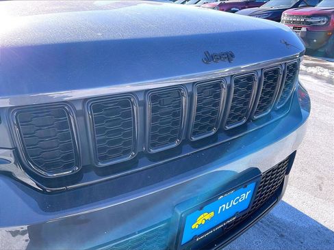Used 2023 Jeep Grand Cherokee Altitude image 28