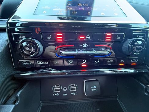 New 2025 Jeep Grand Cherokee L Laredo w/ Luxury Tech Group I image 5