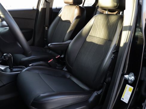 Used 2022 Chevrolet Trax LT w/ Midnight Edition image 20