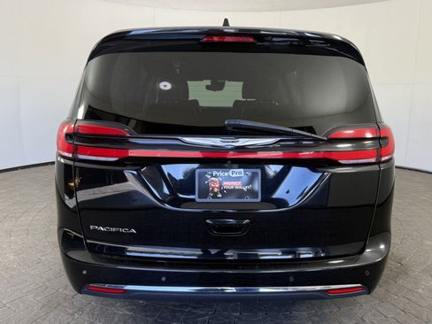 Used 2024 Chrysler Pacifica Touring-L FWD image 6