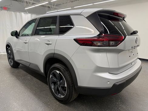 Used 2025 Nissan Rogue SV AWD/4WD image 3