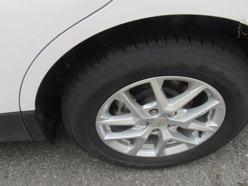 Used 2024 Chevrolet Equinox LT FWD image 5