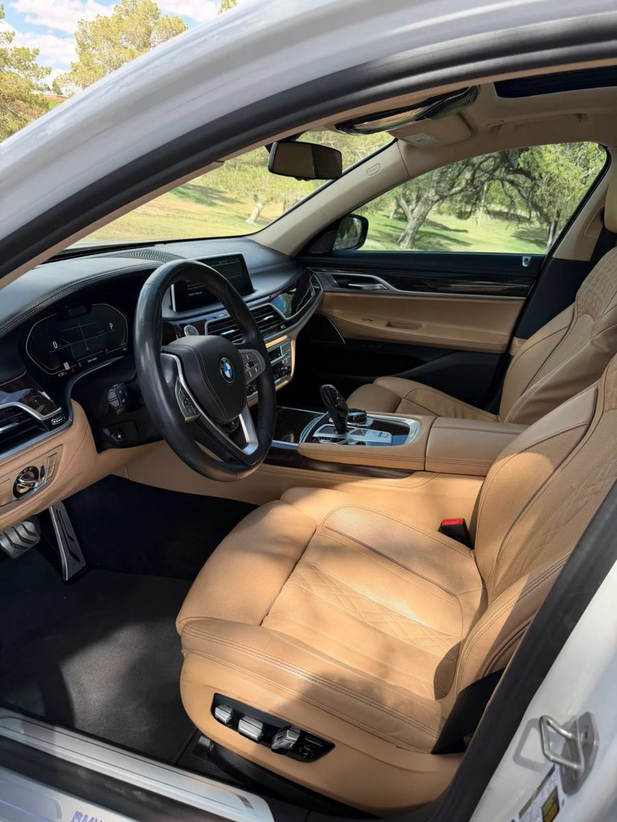 Used 2022 BMW 740i w/ Premium Package RWD image 10