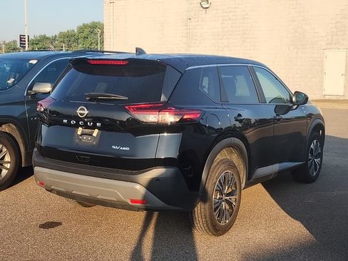 Used 2024 Nissan Rogue SV AWD/4WD image 2