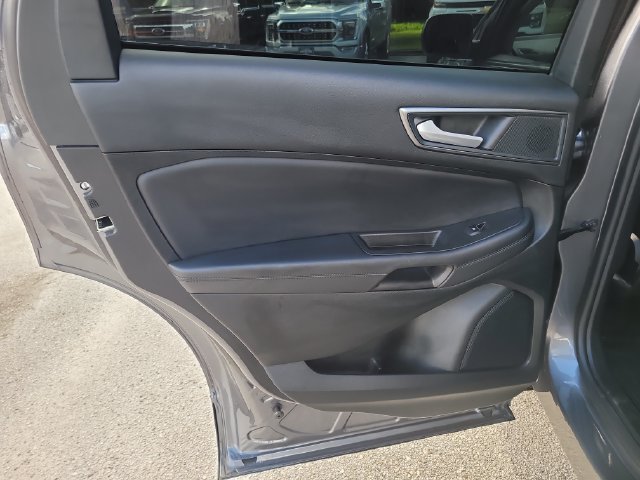 Used 2024 Ford Edge SE w/ Black Appearance Package AWD/4WD image 11