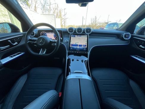 Used 2025 Mercedes-Benz GLC 300 4MATIC image 34