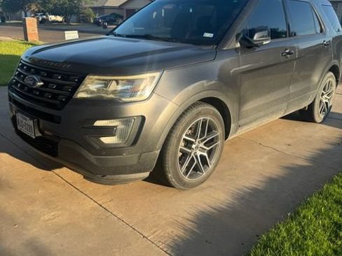 Used 2016 Ford Explorer Sport w/ Equipment Group 401A AWD/4WD image 2
