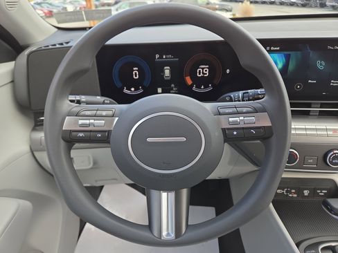 Used 2025 Hyundai Kona SE image 17