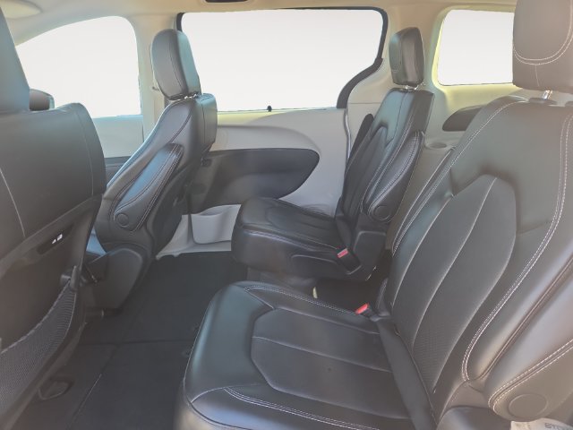 Used 2024 Chrysler Pacifica Touring-L FWD image 14