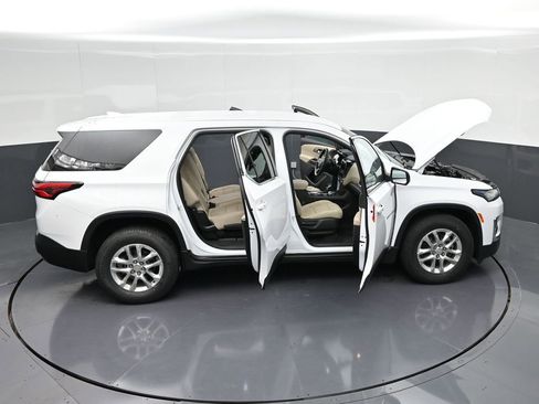 Used 2023 Chevrolet Traverse LS FWD image 36