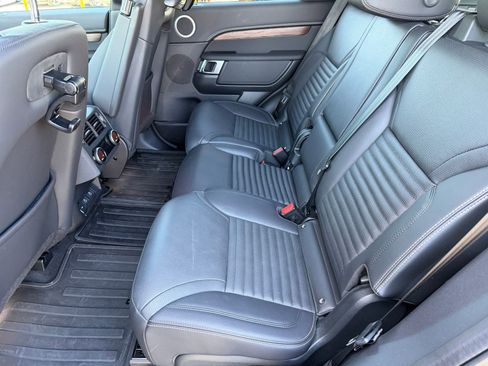 Used 2025 Land Rover Discovery Dynamic SE AWD/4WD image 25