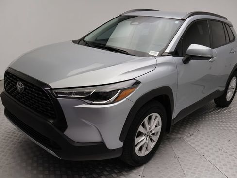 Used 2024 Toyota Corolla Cross LE FWD image 2