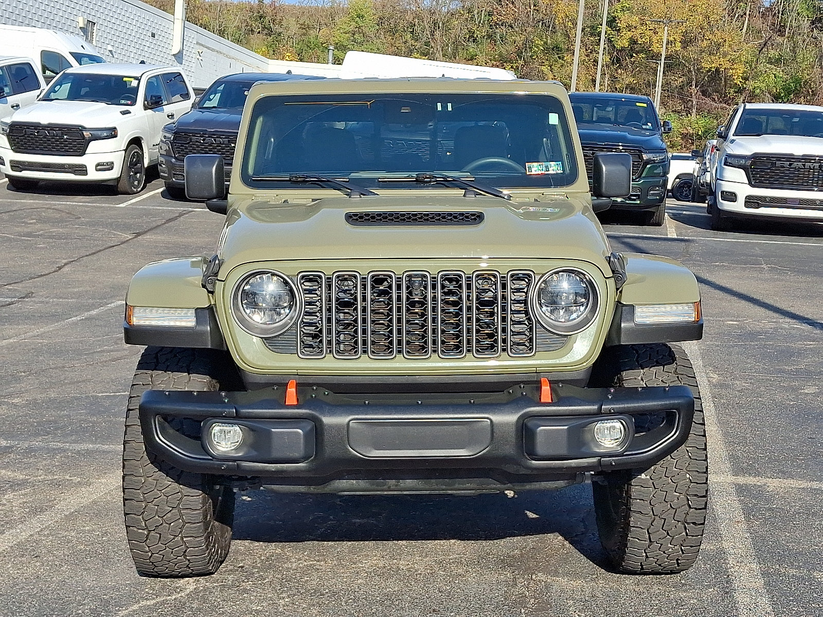 Used 2025 Jeep Gladiator Mojave AWD/4WD image 2
