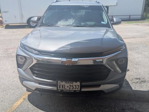 Used 2024 Chevrolet TrailBlazer LT w/ LT Cold Weather Package FWD image 2