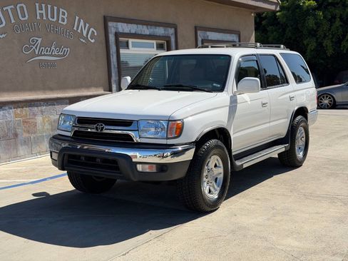 Used 2002 Toyota 4Runner SR5 AWD/4WD image 2