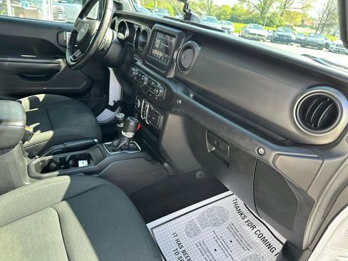 Used 2021 Jeep Gladiator Sport image 18