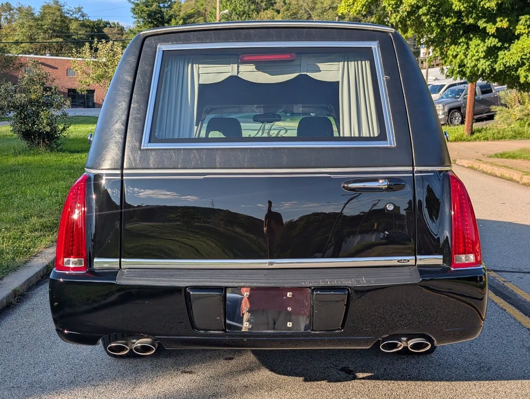 Used 2009 Cadillac DTS Hearse FWD image 7