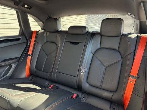 Certified 2025 Porsche Macan image 24