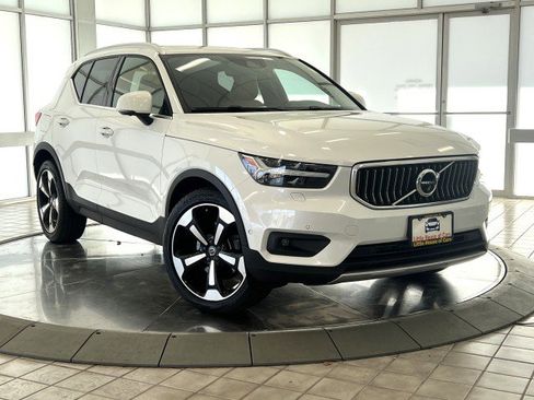 Used 2019 Volvo XC40 T5 Inscription image 1