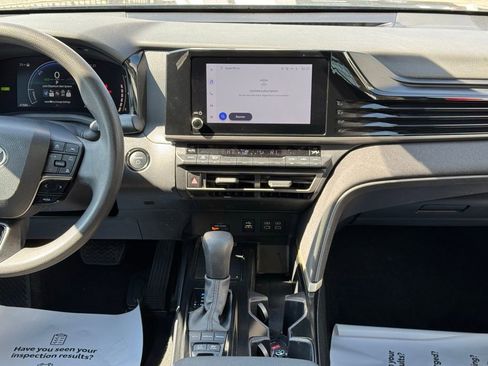 Used 2025 Toyota Camry LE image 40