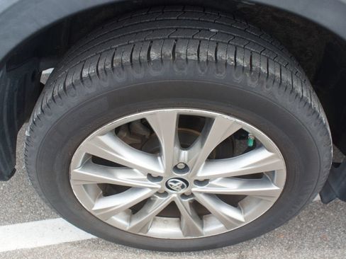 Used 2018 Toyota RAV4 Limited FWD image 19