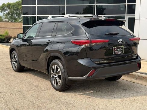 Used 2021 Toyota Highlander XLE AWD/4WD image 5