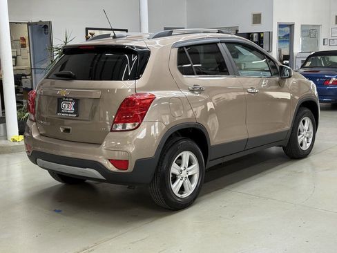 Used 2018 Chevrolet Trax LT w/ LT Convenience Package image 6