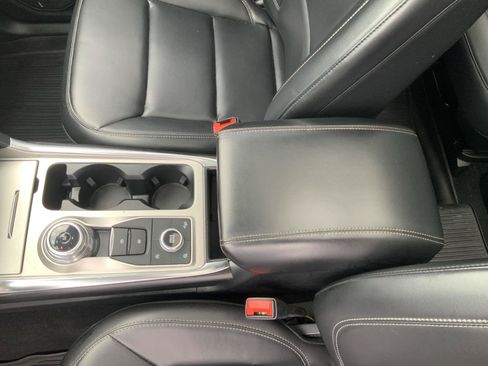 Used 2021 Ford Explorer XLT w/ Equipment Group 202A AWD/4WD image 46