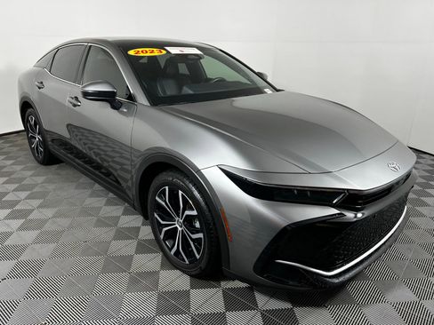 Certified 2023 Toyota Crown Limited image 3