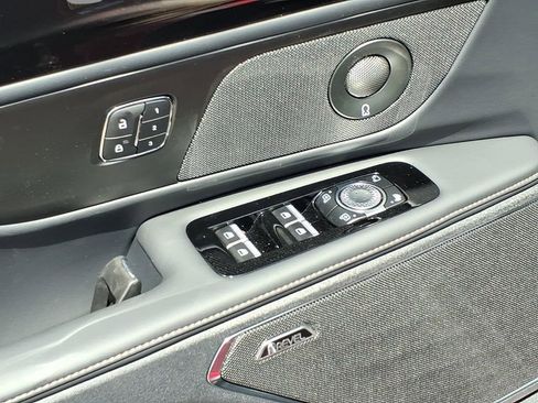 New 2026 Lincoln Nautilus Reserve w/ Jet Appearance Package AWD/4WD image 17