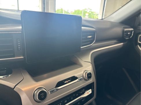 Used 2022 Ford Explorer XLT w/ Equipment Group 202A AWD/4WD image 18
