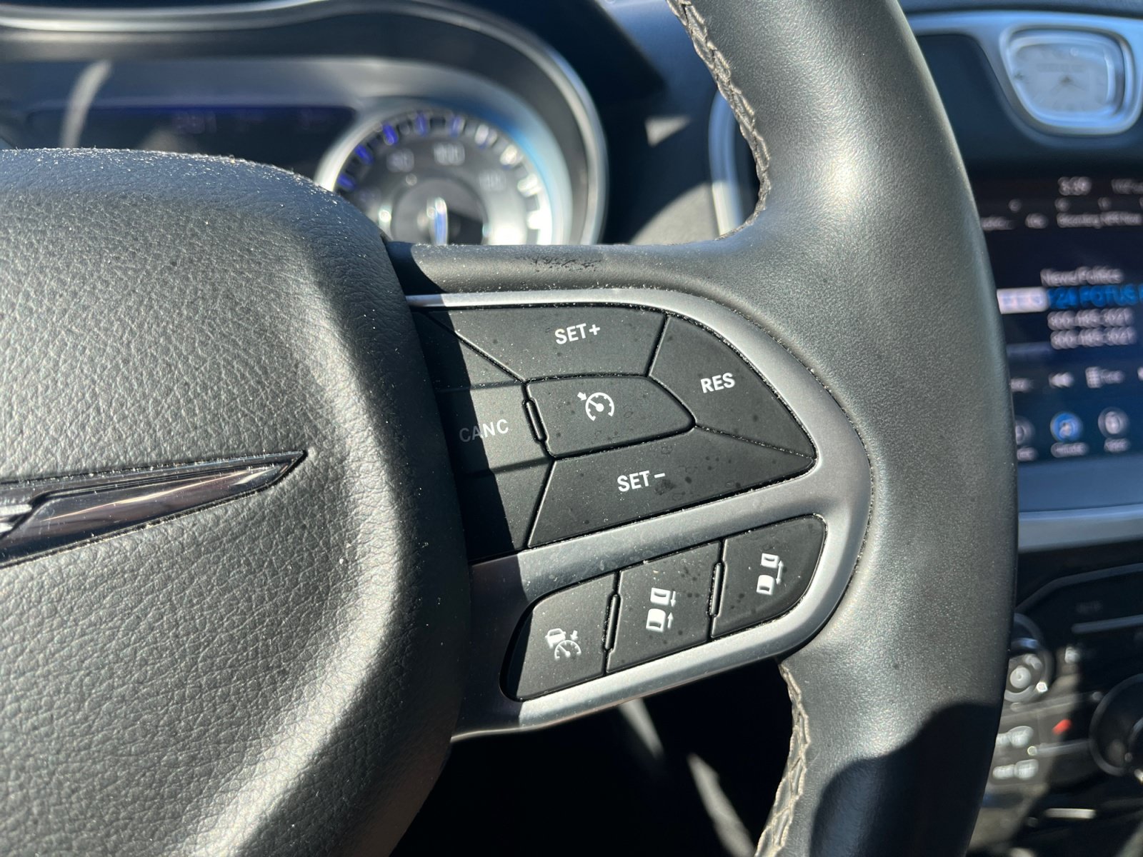 Used 2019 Chrysler 300 Limited w/ Safetytec Plus Group RWD image 21