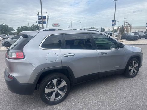 Used 2019 Jeep Cherokee Limited w/ Technology Group FWD image 5