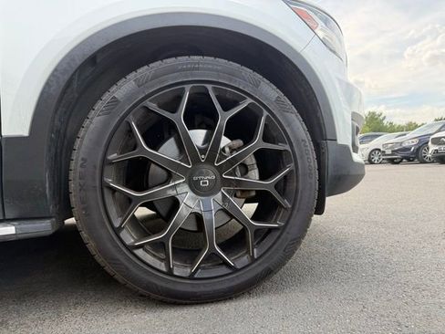 Used 2021 Volvo XC40 T5 R-Design image 5