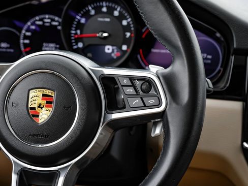 Used 2021 Porsche Cayenne AWD/4WD image 16