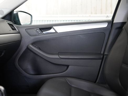 Used 2013 Volkswagen Jetta SE FWD image 31