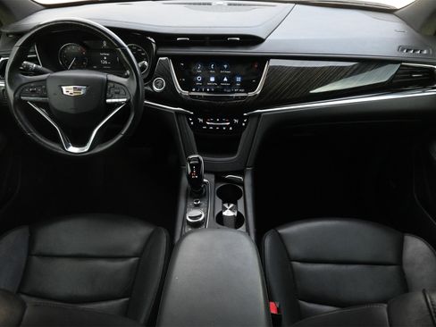 Used 2022 Cadillac XT6 Premium Luxury image 7