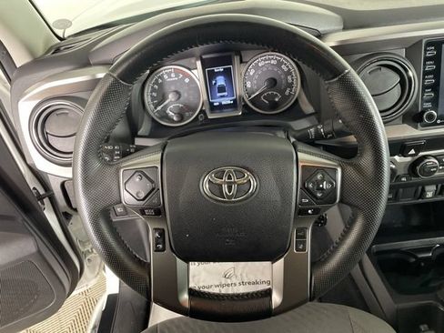 Used 2022 Toyota Tacoma SR5 AWD/4WD image 13