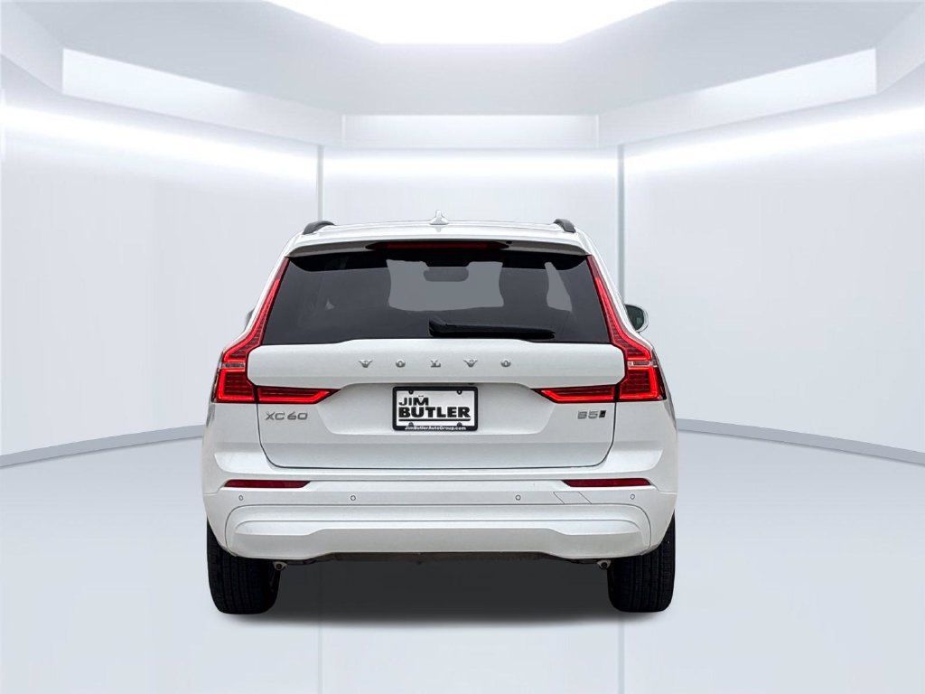 Used 2024 Volvo XC60 T8 Core AWD/4WD image 4