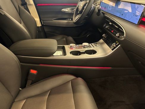 New 2026 Genesis GV70 2.5T Select AWD/4WD image 16