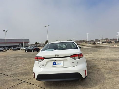 Used 2024 Toyota Corolla LE image 6