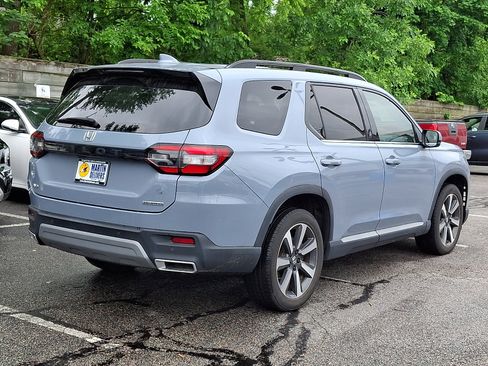 Used 2024 Honda Pilot Touring image 4